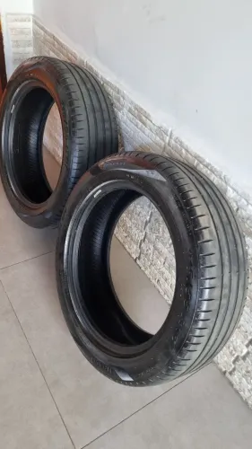 2 pneus Pirelli R18 215/55 Scorpion