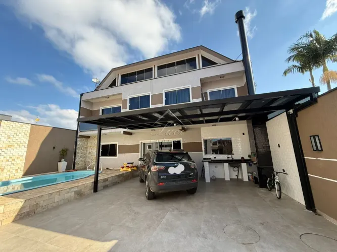 SOBRADO com 3 dormitórios à venda com 236.12m² por R$ 1.800.000,00 no bairro Boqueirão - C