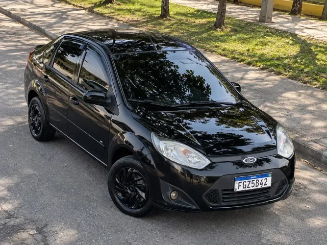 Ford Fiesta Sedan SE 1.6 8V Flex 4P 2014