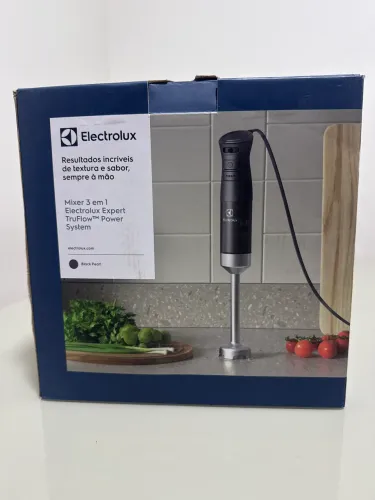 Mixer NOVO 3 em 1 Electrolux Expert (IBP70) na cor Black Pearl.