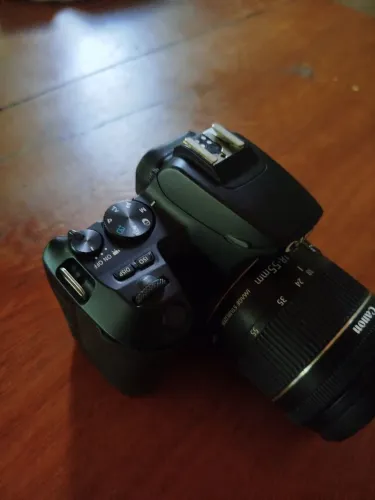 Canon sl3 + lente Canon 18-55mm