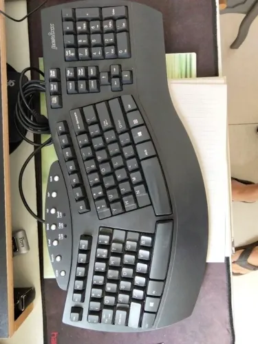 Teclado Perixx ergonômico, em ótimo estado de conservação