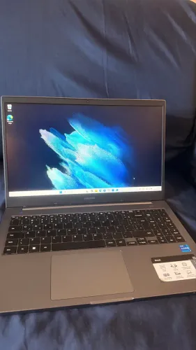Notebook Samsung Book Core i7 11ª Geração | 8GB RAM | Placa de Vídeo Intel Iris Xe