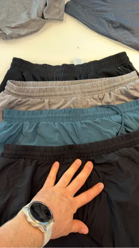 camisas + bermudas 8 peças 