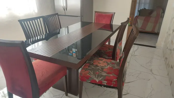 Mesa e cadeira