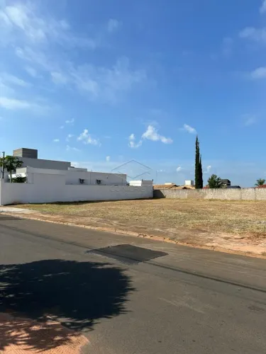 Lindo lote área nobre Plano