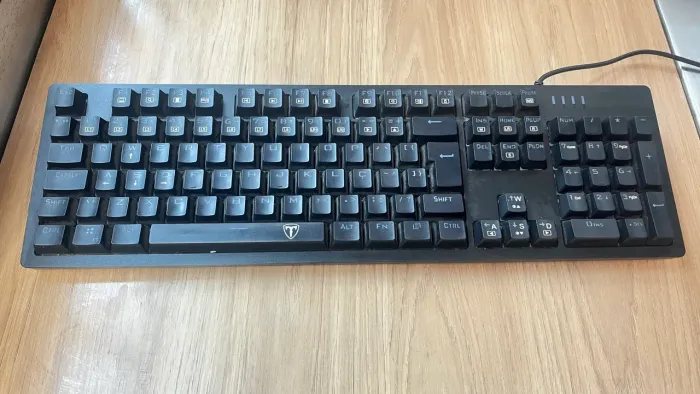 ? TECLADO MECÂNICO GAMER T-DAGGER BERMUDA ?