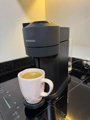 MÁQUINA DE CAFÉ VERTUO NEXT GRANDE - 110W - PERFEITO ESTADO