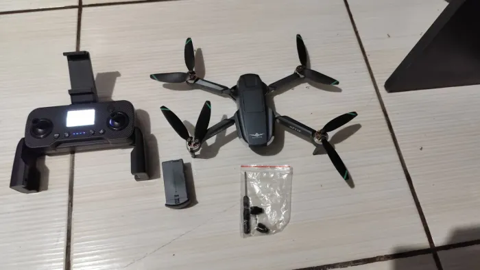 Drone KF110 + Controle + Bateria (Voa / Para Peças)