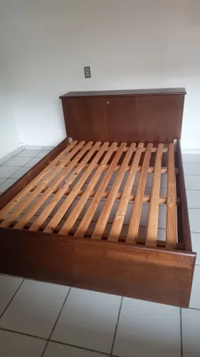 Cama de casal madeira maciça com baú