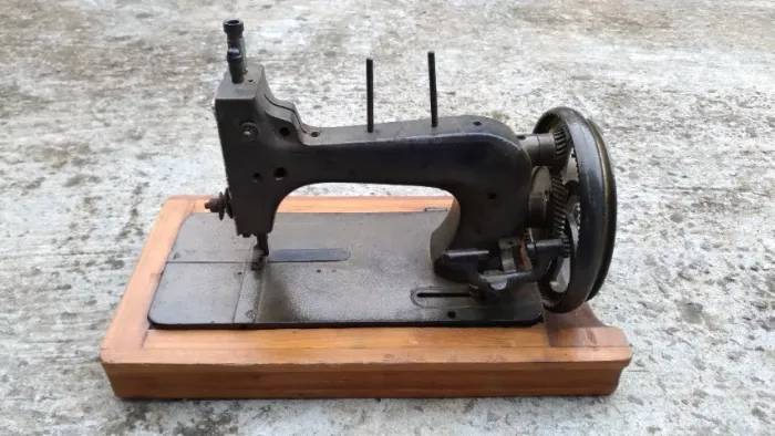 Máquina de costurar manual - Dietrich Vesta - alemã