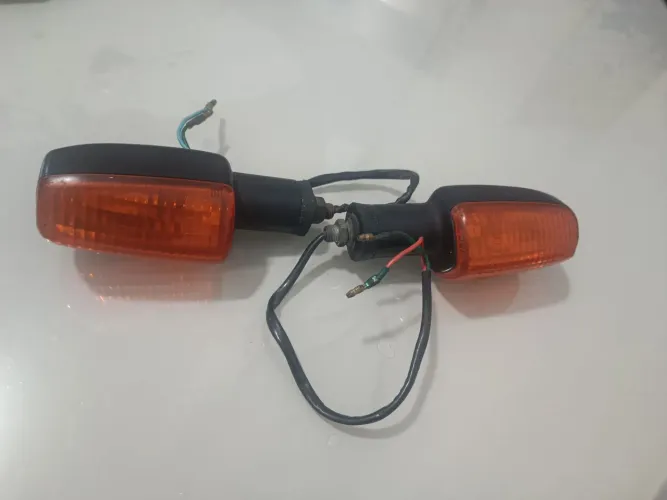 PAR DE SETAS DIANTEIRAS DA FAN 150 2010 ORIGINAIS (SEMI NOVAS)