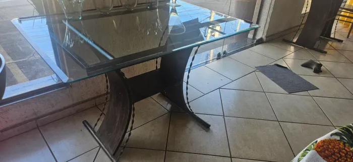 Mesa de vidro , base de ferro 1.20 X 0.80