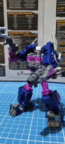 Transformers Legacy Deluxe Class Axlegrease