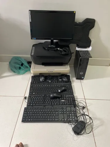Computador de mesa + teclados