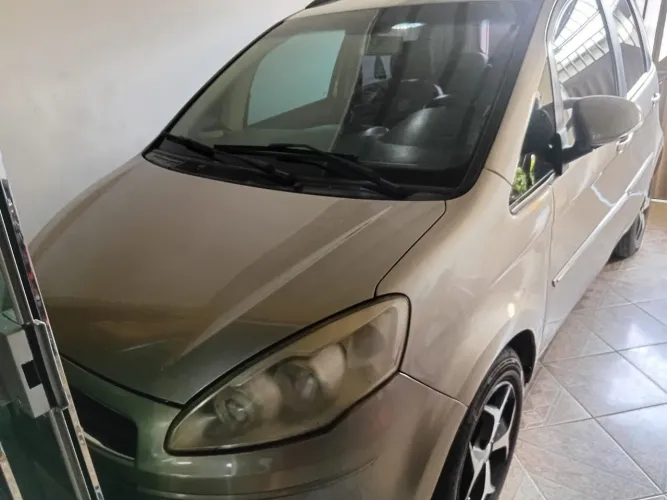 Fiat Idea Attractive 1.4 Fire Flex 8V 5P 2012