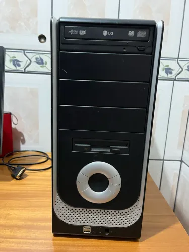 Gabinete ATX + Acessórios (Retrô)