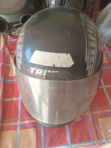 Vendo capacete para uso ou reforma