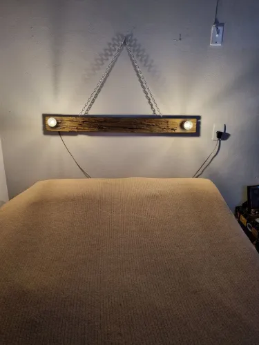 Luminária rústica em madeira demolição 