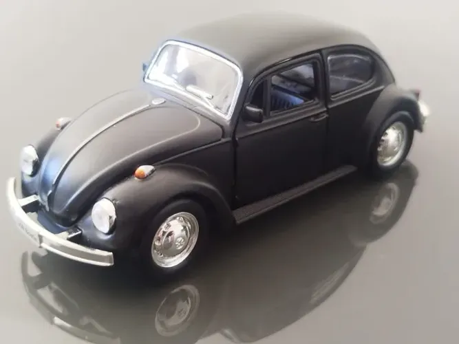 Miniatura Fusca 67 preto fosco RMZ City 1:32