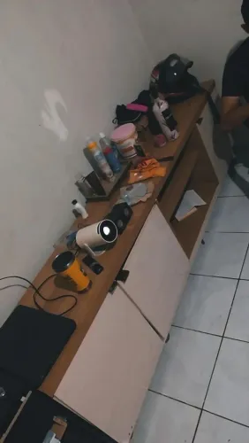 VENDE-SE BANCADA E MESA DE PASSAR ROUPA.