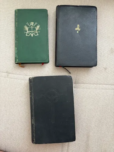 LIVROS ANTIGOS (missais quotidianos e devocionário).