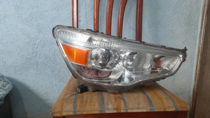 Farol direito da ASX 2014 até 16 com Xenon