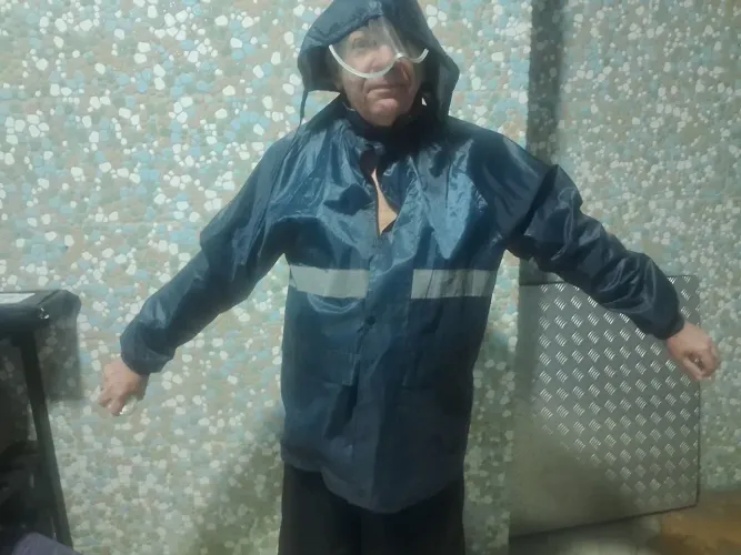 CAPA DE CHUVA E CALCA IMPERMEAVEAL.Para Bike ou ,Moto.Pouco uso,com faixa reflexiva e um t