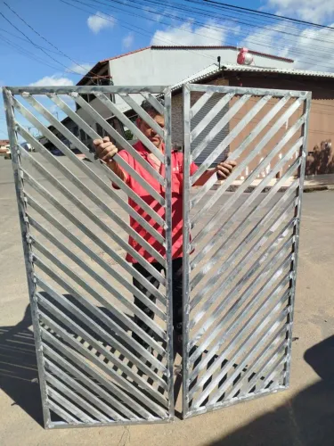 02 Grades todo de Material galvanizado e metalon 30x20 todo reforçado ( 1.72 x 0.70 ) 