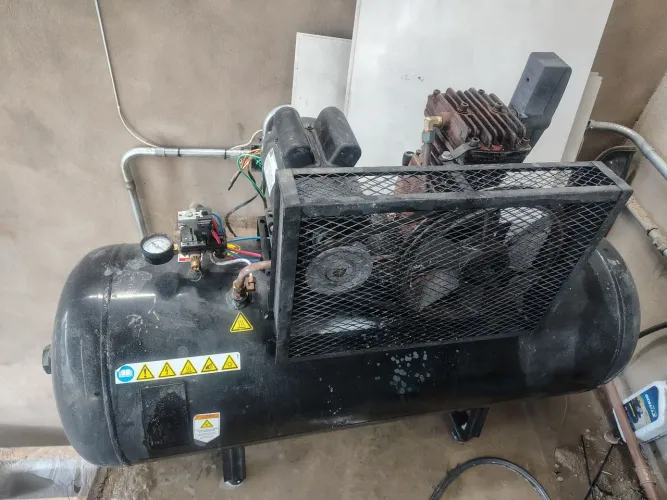 Compressor Schulz 15 pés 200 litros