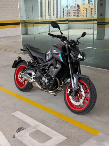 Yamaha MT 09 2023 - storm fluo - 13.000km