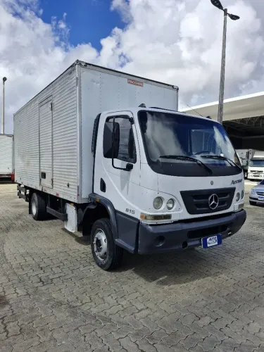Mb accelo 815 ano 2012 baú seco piso de ferro !