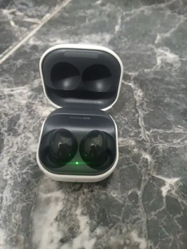 Fone de ouvido buds 2 funcionando perfeitamente