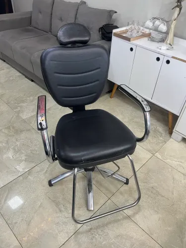Vendo cadeira para salão de beleza hidráulica, reclináveis funcionando perfeitamente