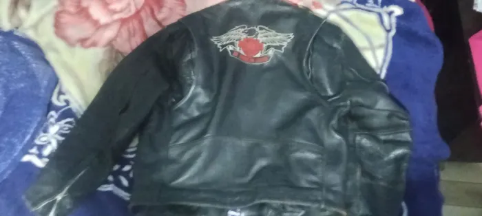 VENDO JAQUETA DE COURO TAM M