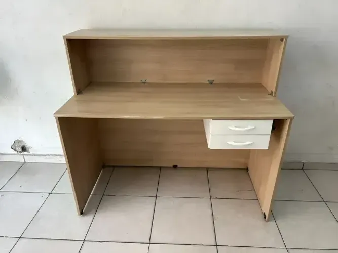 Balcão De Escritório Com 2 Gavetas E Prateleira Superior