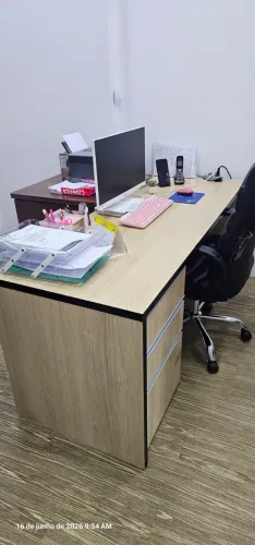 2 MESAS ESCRITÓRIO