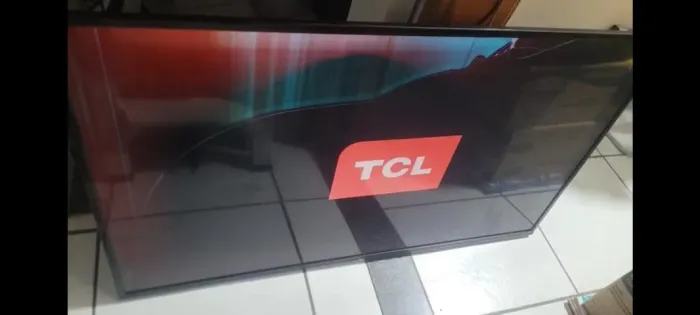 TV Smart 50 TCL 50P65US Com Defeito Na Tela (Para Peças/Conserto)