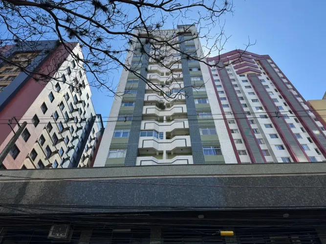 Imóvel para aluguel possui 35 metros quadrados com 1 quarto em Centro - Curitiba - PR