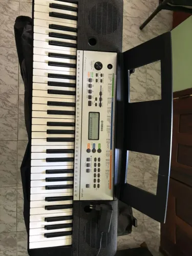 Teclado Yamaha YPT-255