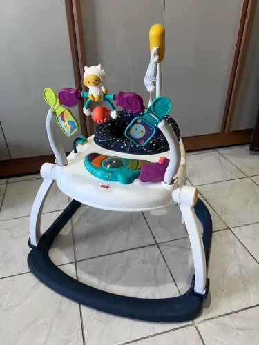 Cadeirinha Pula Pula diversão no espaço 