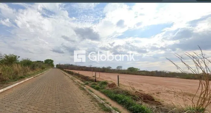 Terreno em Cônego Marinho à venda com 100 hectares