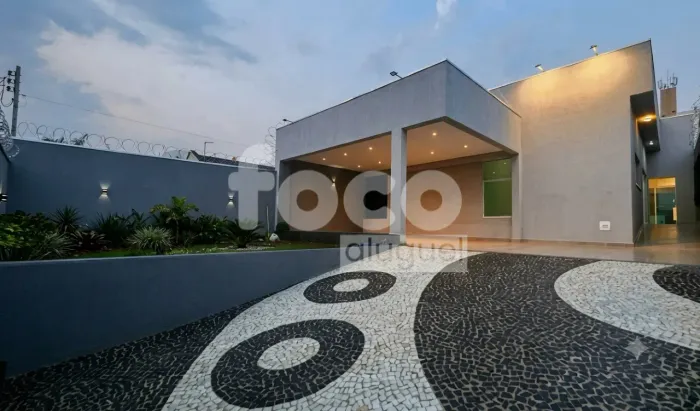 Casa para aluguel, 3 quartos, 1 suíte, 2 vagas, Daniel Fonseca - Uberlândia/MG