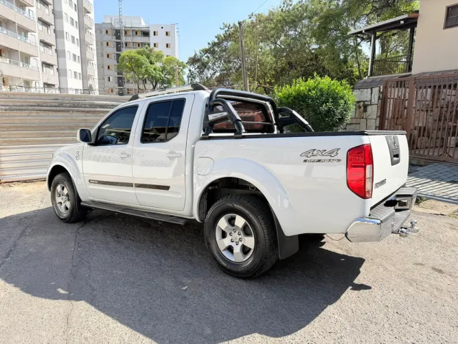 Nissan Frontier SV At.cd 4X4 2.5 TB Diesel Mec. 2014