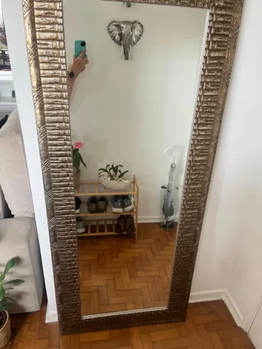 Espelho de corpo com moldura 