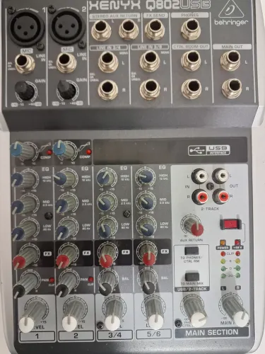 Mesa de som Behringer