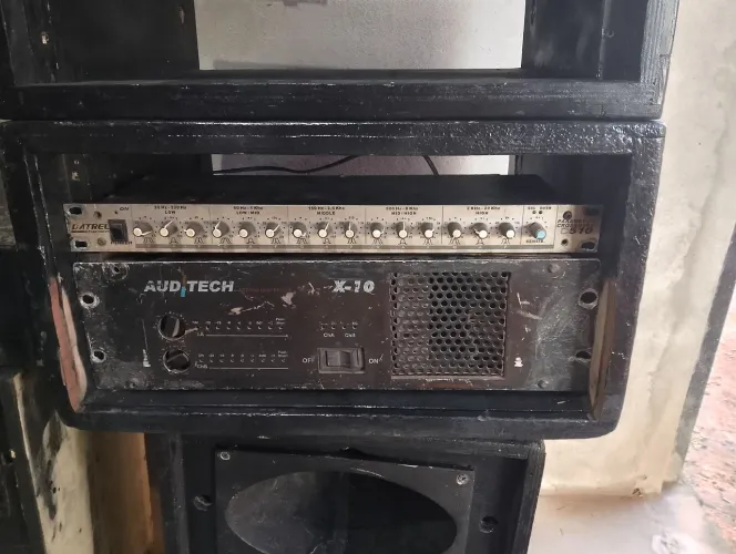 Vendo RAK e crossover e amplificador 