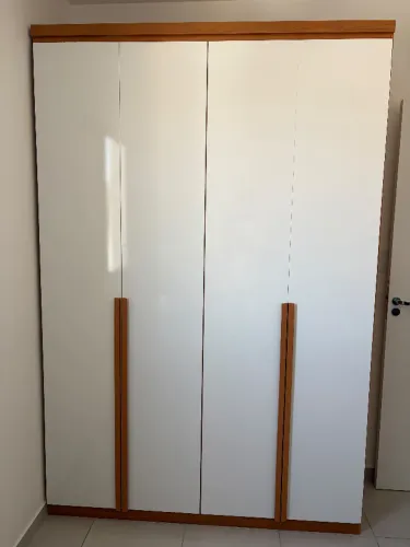 Guarda Roupa Solteiro 4 Portas 2 Gavetas MDF Alonzo 153.5cm Marrom Amêndoa Clean/Branco