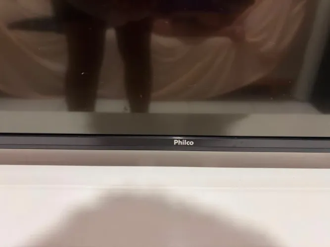 TV Philco 43" LED - Liga, mas sem imagem e som - Para conserto ou retirada de peças