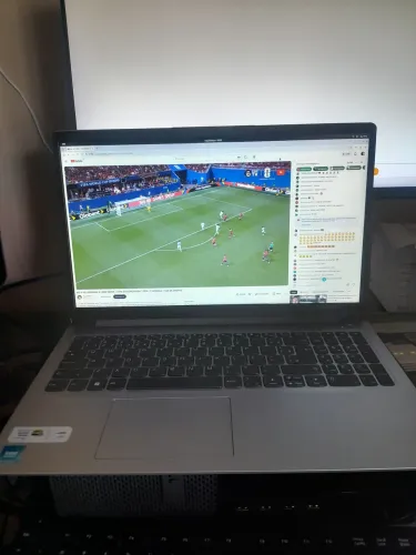 Notebook Lenovo tela FULLHD bordas finas